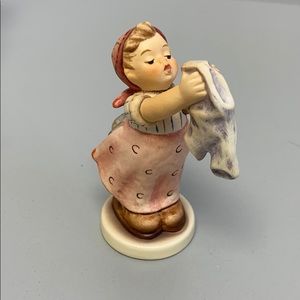 “Wash day” Hummel